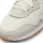 Nike Venture Runner Sneaker Herren - COCONUT MILK/SANDED GOLD-MAGMA ORAN - Größe 11.5